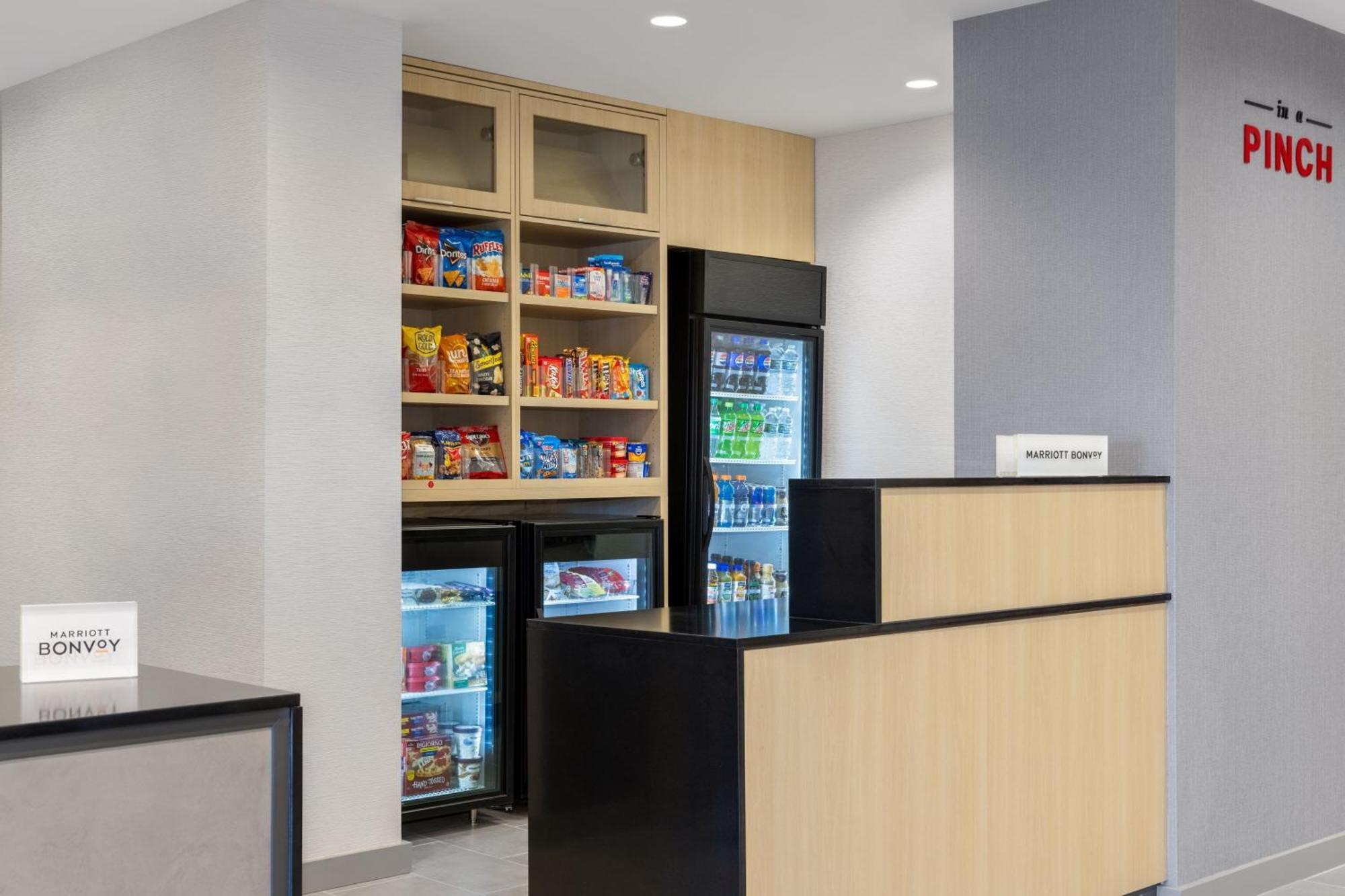 Towneplace Suites By Marriott Geneva At Spire Academy 外观 照片
