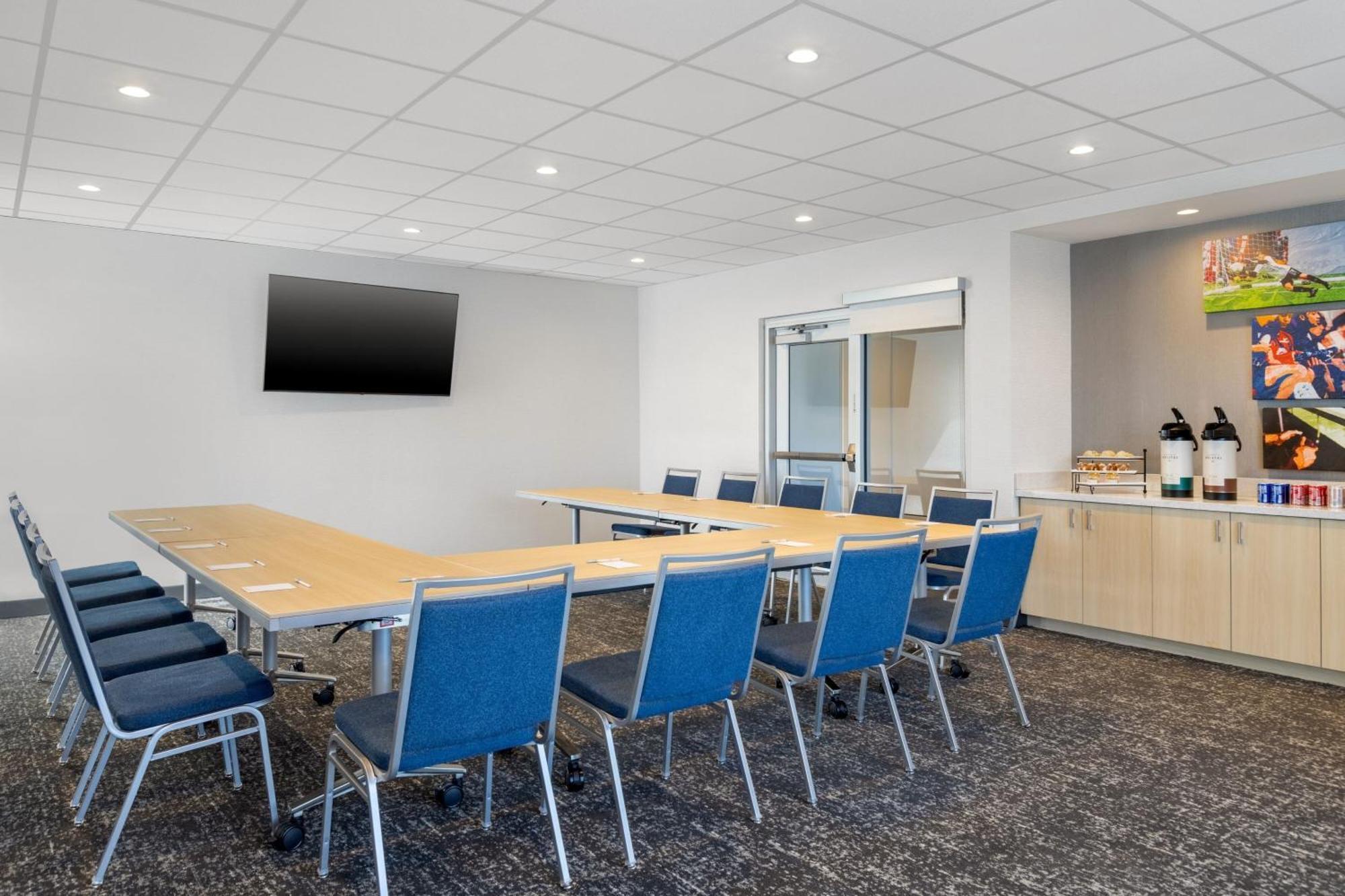 Towneplace Suites By Marriott Geneva At Spire Academy 外观 照片