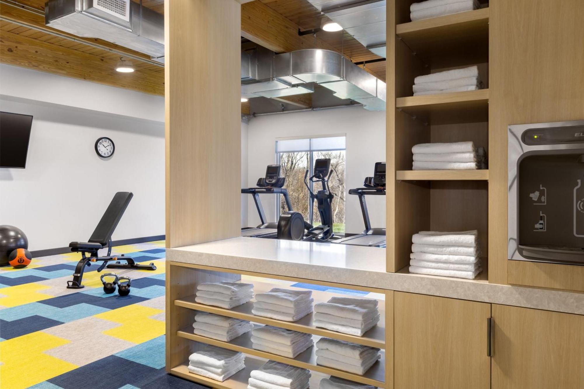 Towneplace Suites By Marriott Geneva At Spire Academy 外观 照片