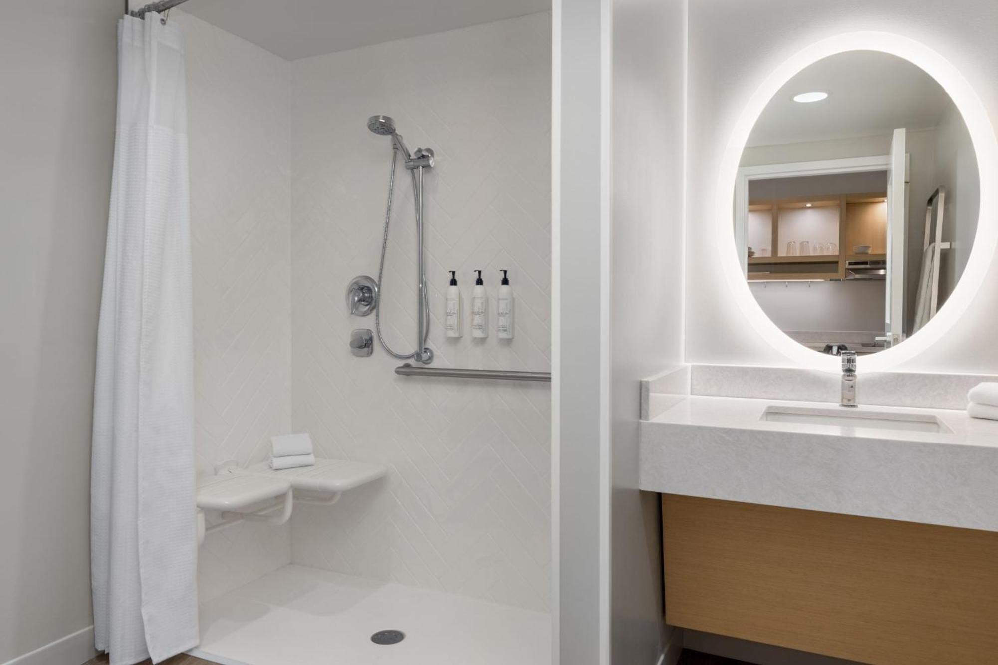 Towneplace Suites By Marriott Geneva At Spire Academy 外观 照片