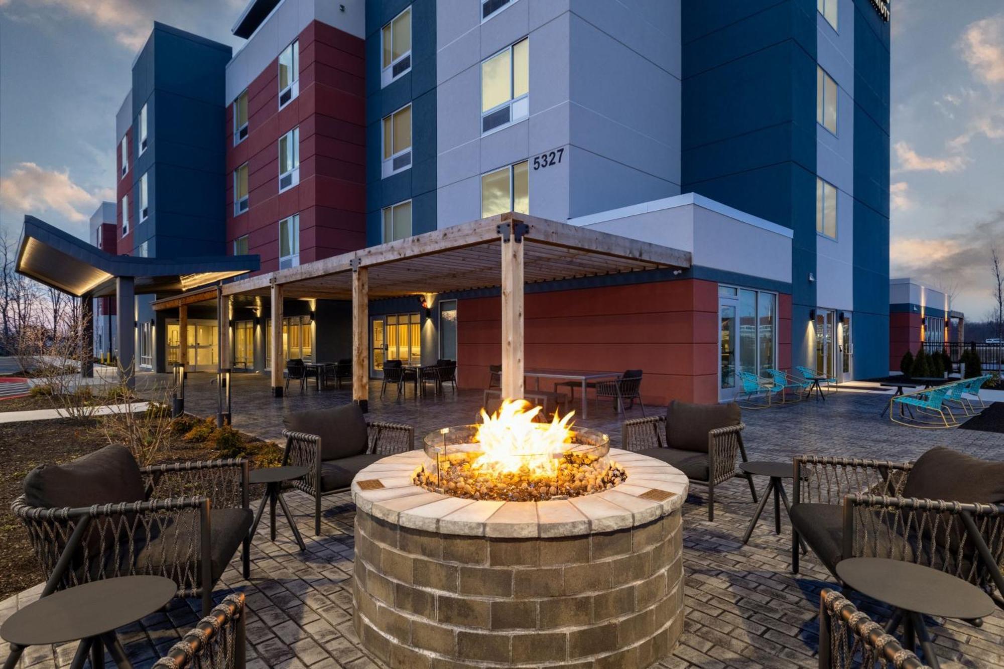 Towneplace Suites By Marriott Geneva At Spire Academy 外观 照片